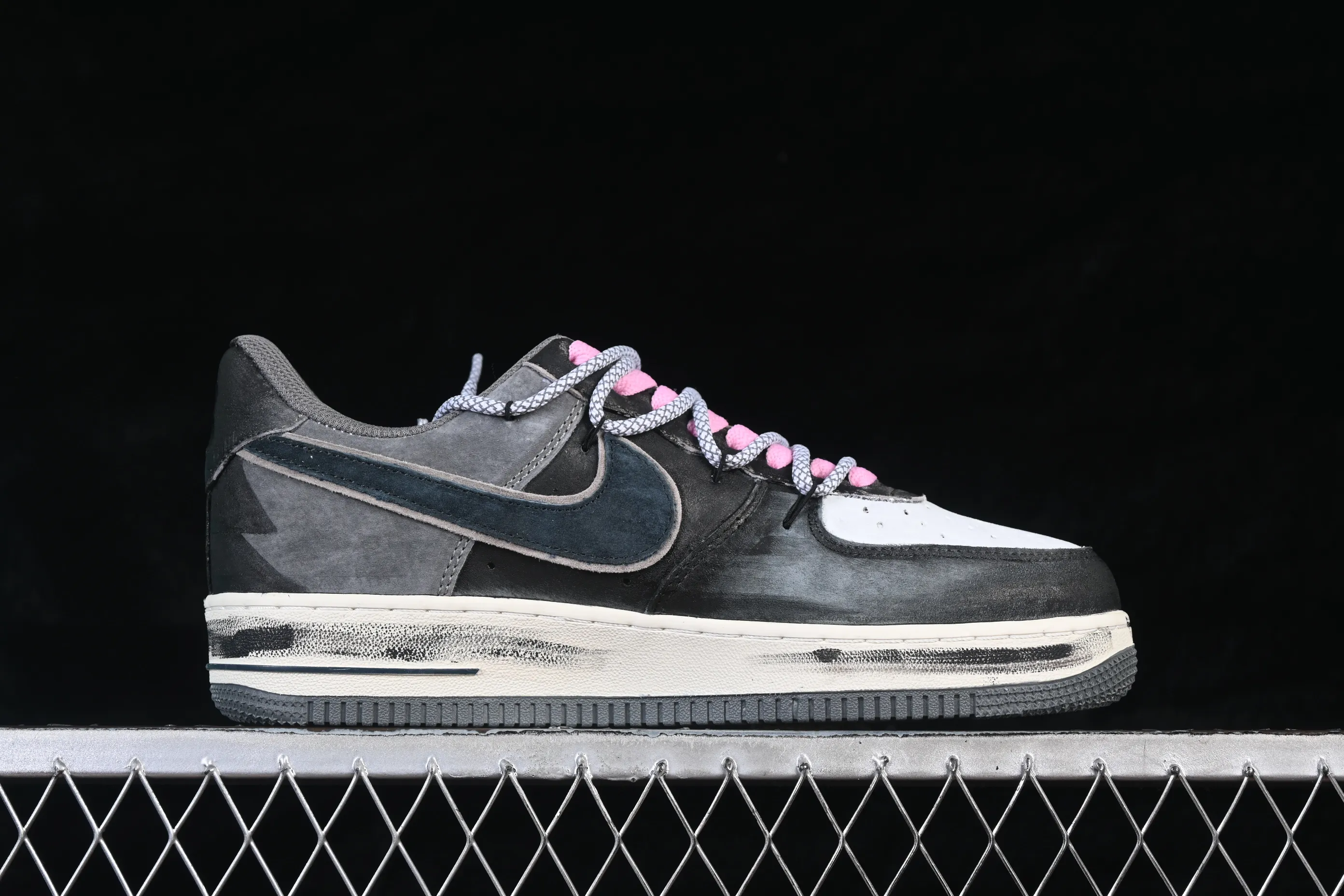 All categories Nk Air Force 1 Air Force series Nk Air Force 1 Low Air Force low top Nike Air Force 1'07 Low "Gray-Pink Lucky Charm" Hand-painted graffiti Gray pink lucky charm Air Force 1 low-top casual sneakers YD2425-880